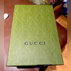 Gucci sandal platform. Size 39 color black.